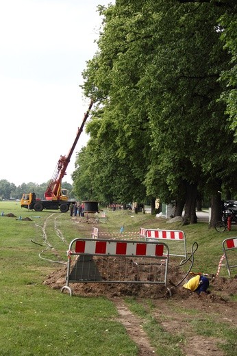 Komisja z Watykanu na Błoniach
