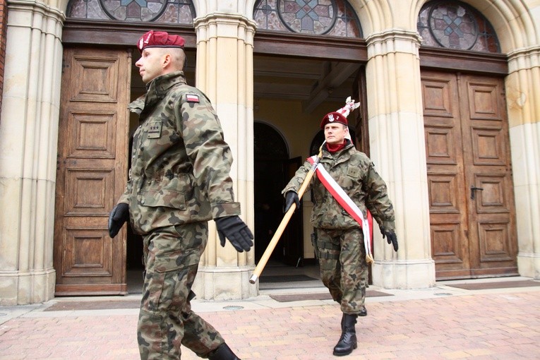 Odsłonięcie obelisku gliwickich cichociemnych