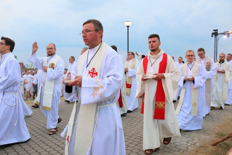 Modlitwa, śpiew i taniec