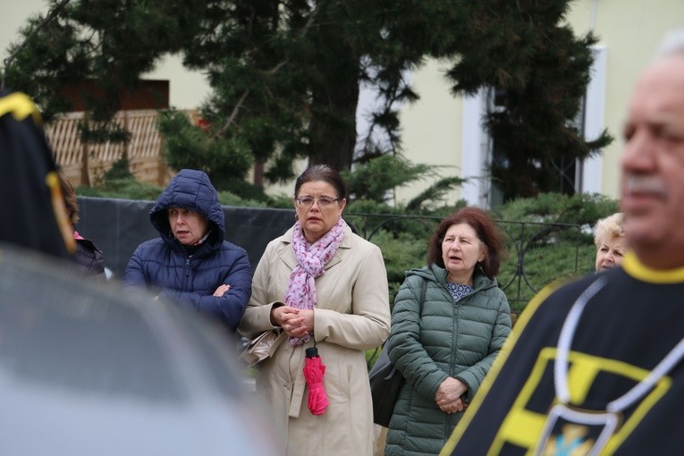 Płock. Dziękczynna modlitwa pod oknem papieskim