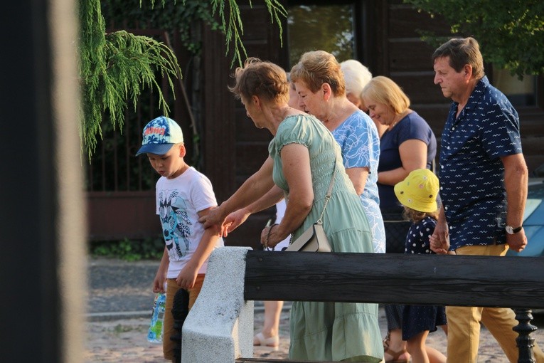 Czerwińsk n. Wisłą. Procesja w wigilię uroczystości Wniebowzięcia NMP