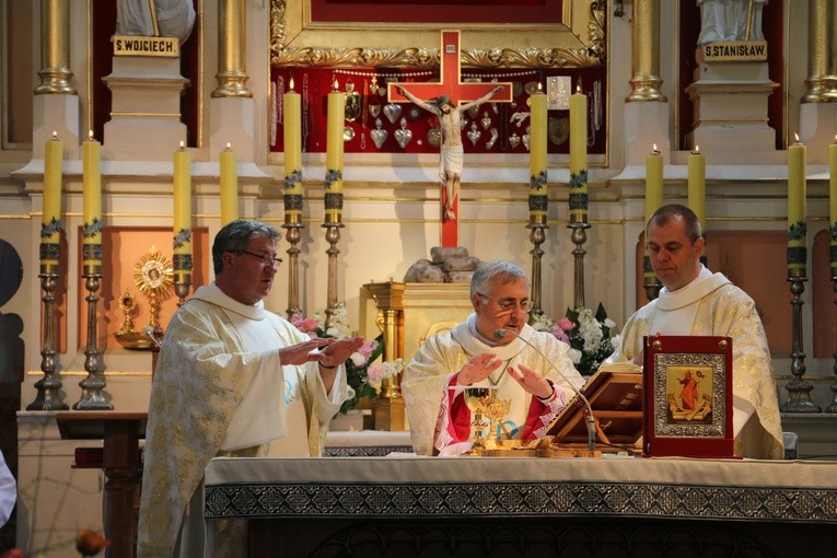 Popowo Kościelne. Wprowadzenie relikwii bł. Carla Acutisa