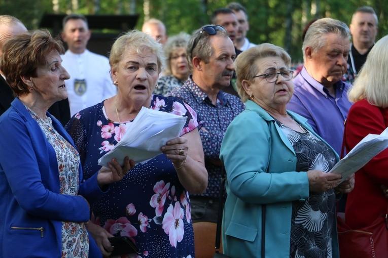 Śródborze. Poświęcenie maryjnej kapliczki