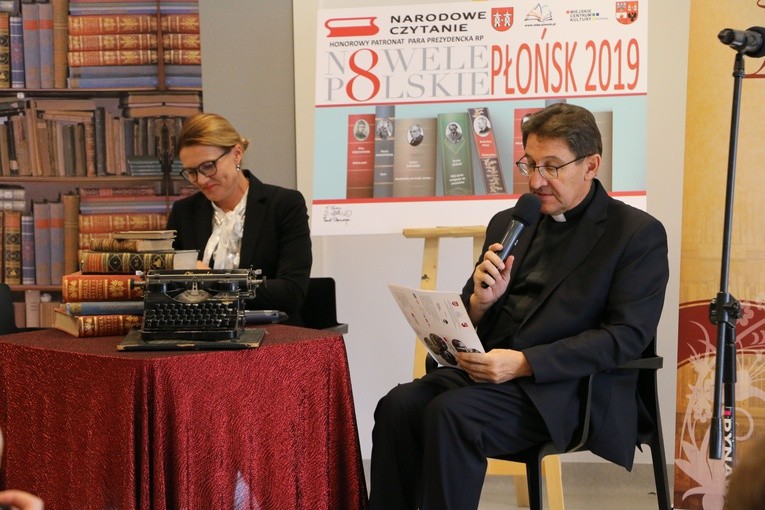 Płońsk. Narodowe Czytanie w MCK