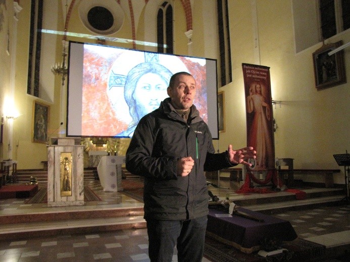 Lech Dokowicz głosi świadectwo w kościele ojców pasjonistów w Przasnyszu
