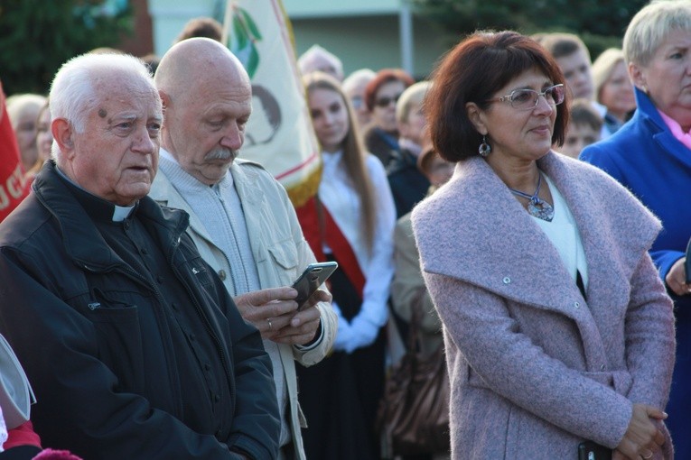 Pomnik bł. ks. J. Popiełuszki w Mławie