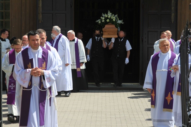 Lekowo. Pogrzeb ks. Tadeusza Fijałkowskiego