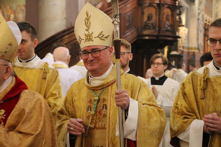 Płock. Msza Krzyżma w bazylice katedralnej