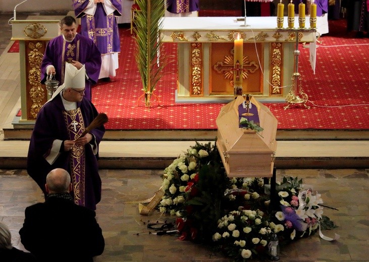 Msza pogrzebowa ks. prał. Żołnierkiewicza