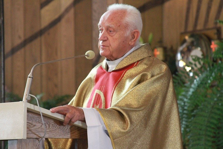 Pomnik bł. ks. J. Popiełuszki w Mławie