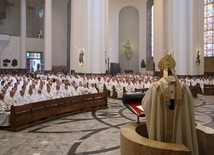 Spadła liczba kapłanów na świecie