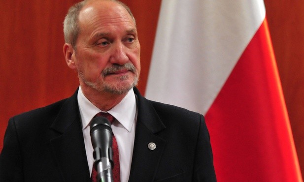 Macierewicz powiększa polską armię