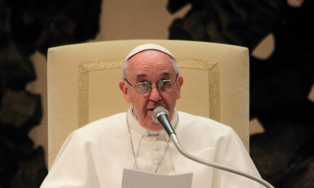 Franciszek: Trzeba uczyć dzieci robić znak krzyża