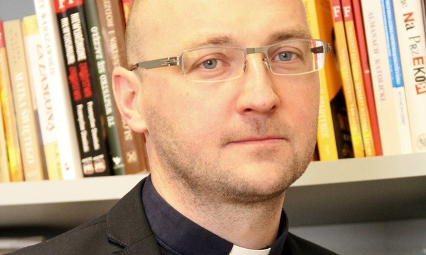 Ks. Studnicki: Nie można ukarać nieżyjącego już sprawcy, ale trzeba pomóc osobom, które skrzywdził