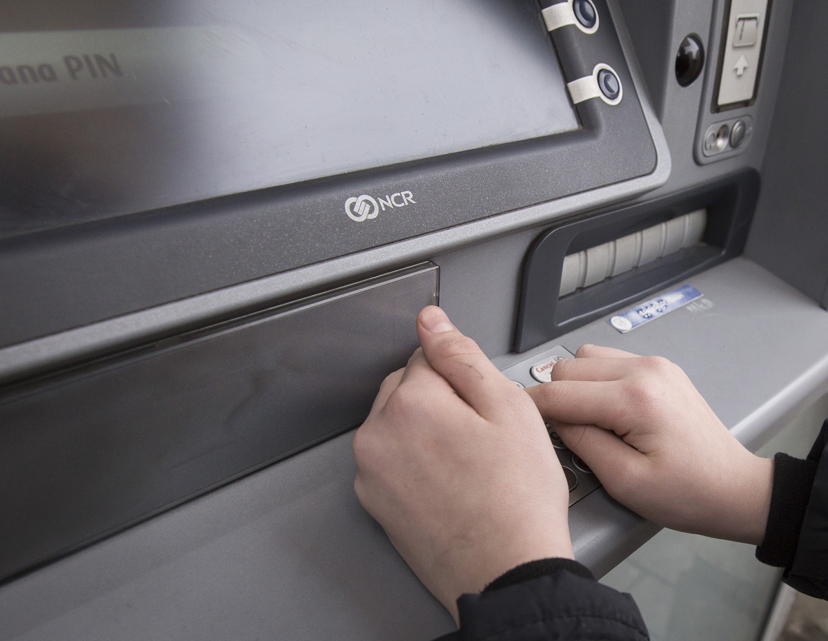 Policja: nieuprawnione wypłaty z kont bankowych w Wielkopolsce i w Kujawsko-pomorskim